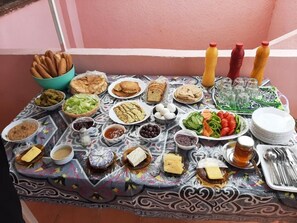 تناول الطعام بالخارج