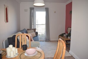 Living area - Cozy Dublin City Apt near Guinness Storehouse and Temple Bar (Dublin)