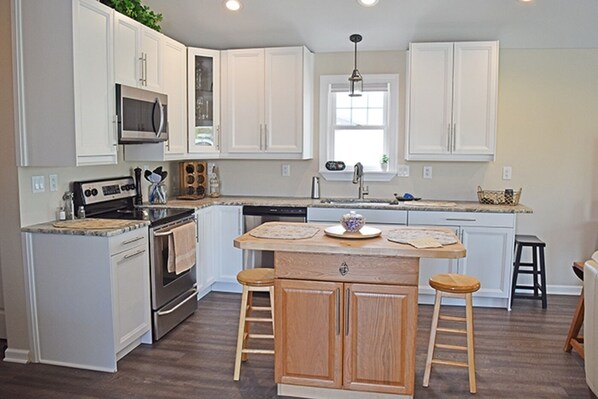 Mikrowelle, Ofen, Herdplatte, Geschirrspüler