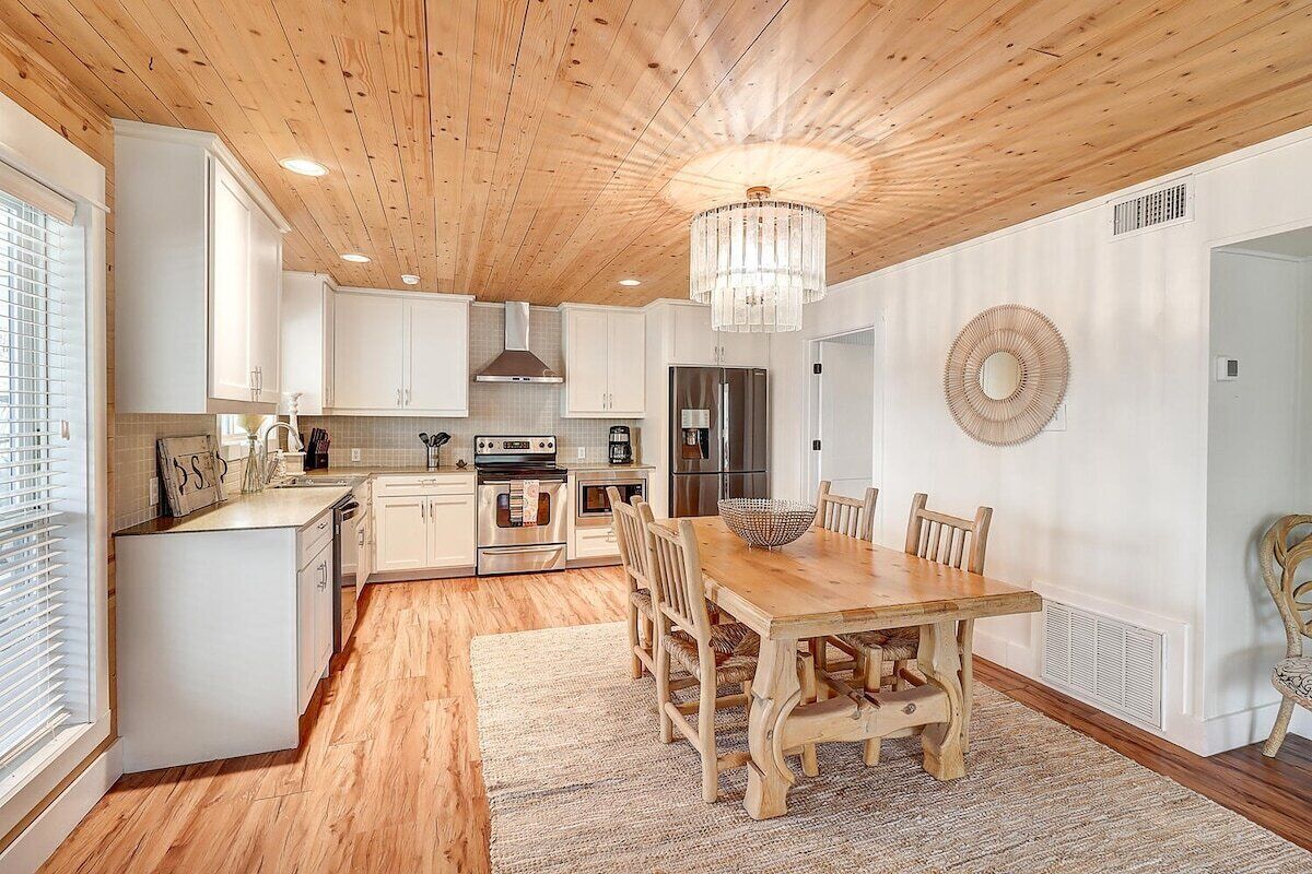 Private Balcony | BBQ Grill! | Backyard