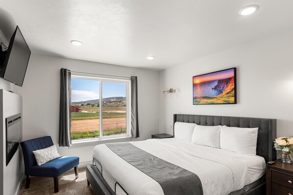 3 bedrooms, iron/ironing board, travel crib, free WiFi