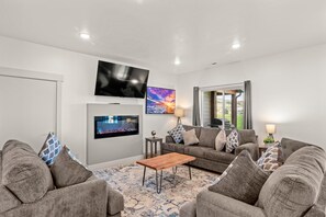 Smart TV, fireplace