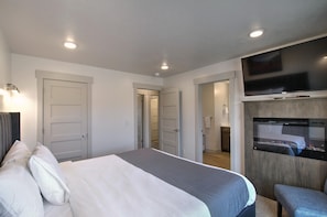 3 bedrooms, iron/ironing board, travel crib, free WiFi