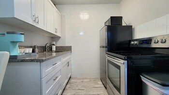 Executive Suite | Private kitchen | Fridge, microwave, cookware/dishes/utensils, paper towels at Beachway Inn