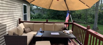 Beautiful & Cozy Waterfront Hill Lake cabin