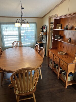 Dining - Beautiful & Cozy Waterfront Hill Lake cabin (Hill City)