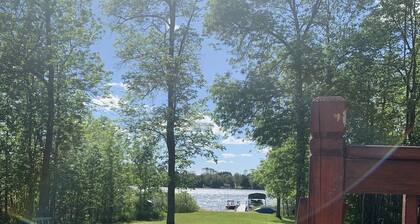 Beautiful & Cozy Waterfront Hill Lake cabin
