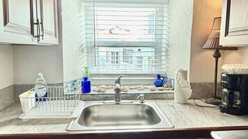 KylskÄp, mikrovÄgsugn, ugn och spishÀll