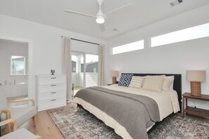 3 bedrooms, desk, iron/ironing board, free WiFi