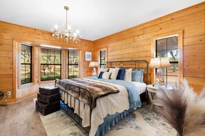 5 bedrooms, desk, iron/ironing board, travel crib