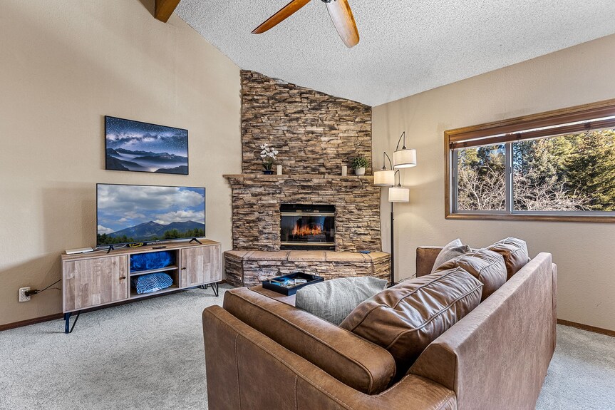 Contemporary Country Club Condo With Portable A/c's In The Bedrooms. - Flagstaff, AZ