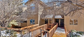 Contemporary Country Club Condo with portable A/C's in the bedrooms.