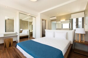 3 bedrooms, in-room safe, iron/ironing board, free WiFi - Captivating Panoramic Sea View, Unique Architecture, 10 Minutes from Beach




 (Σκουλούφια)