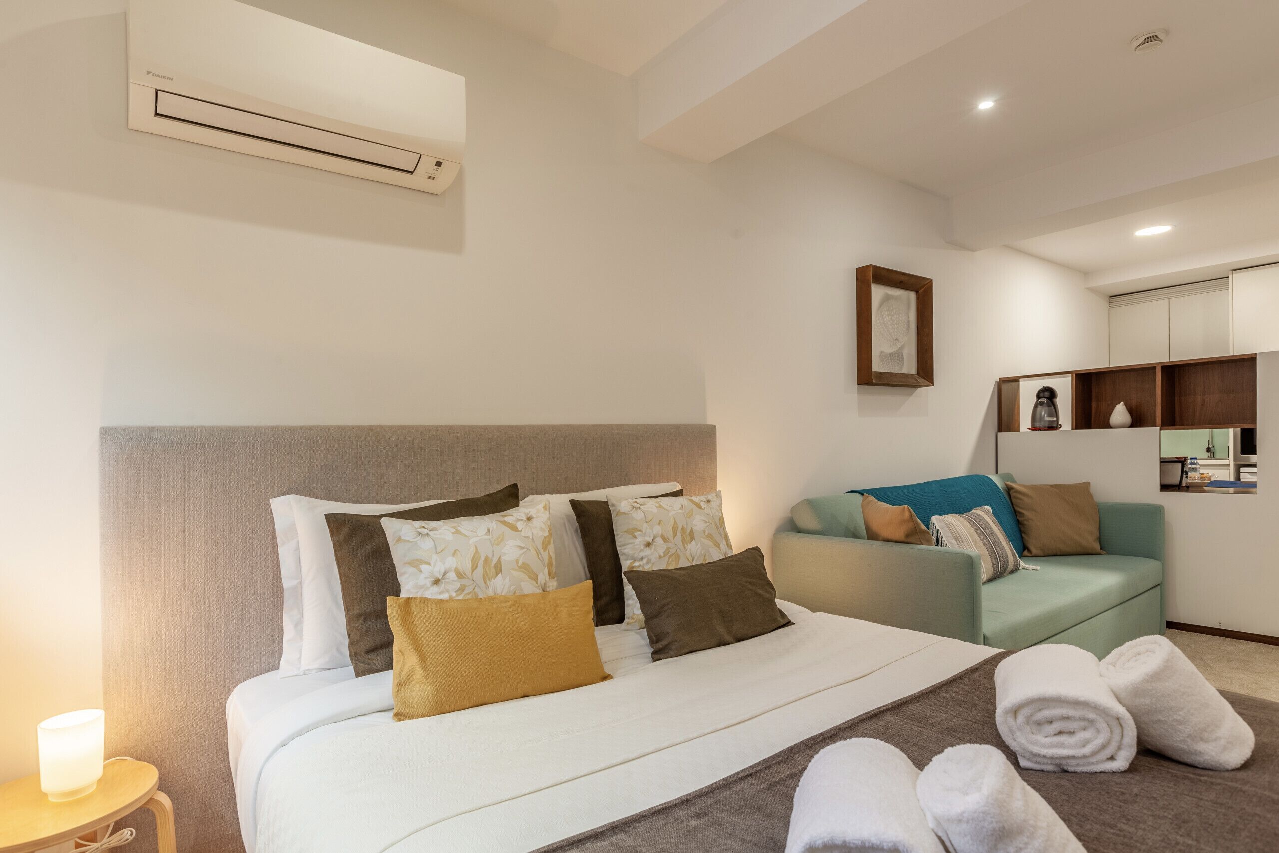 Bureau, fer et planche à repasser, Wi-Fi gratuit, draps fournis