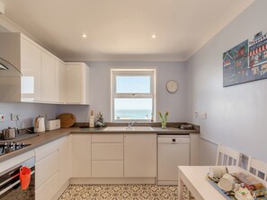 Dishwasher, highchair - 3 bedroom accommodation in Porthleven (Porthleven)
