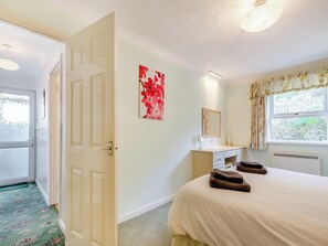 3 bedrooms, free WiFi, bed sheets