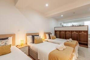 Unclassified image, 4 of 20, button