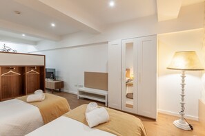 Unclassified image, 5 of 20, button