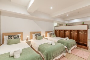 Työpöytä, silitysrauta/-lauta, ilmainen Wi-Fi, vuodevaatteet