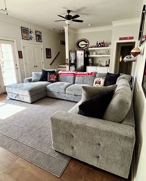 Älytelevisio, takka, DVD-soitin