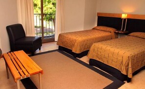 Minibar, in-room safe, free WiFi, bed sheets - TIERRA MORA HOTEL BOUTIQUE (San Rafael)