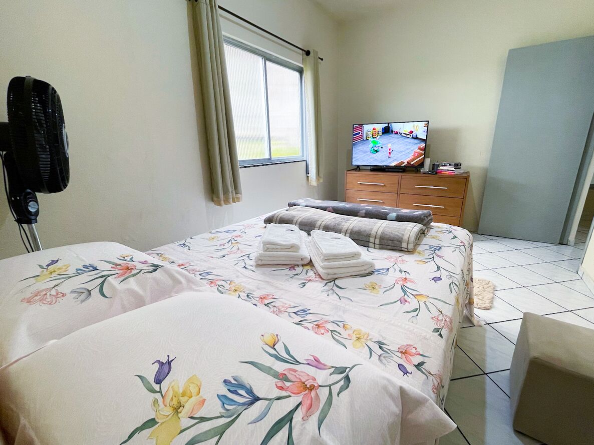 2 chambres, fer et planche à repasser, Wi-Fi gratuit, draps fournis