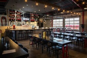 酒吧（店内）