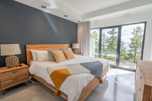 4 chambres, fer et planche à repasser, lit de bébé portatif