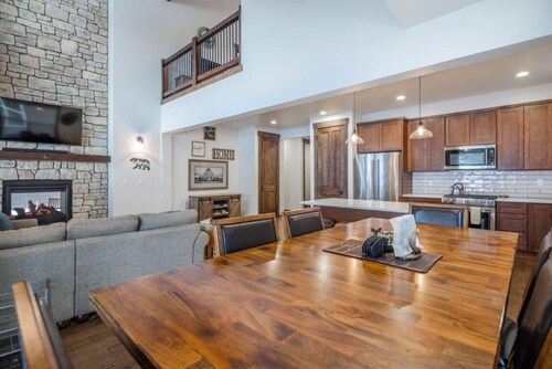 Suncadia 3 Bdrm Townhome with Private outdoor fireplace