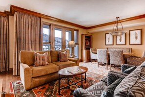 Flat-screen TV, fireplace - Luxury Ski-in/Ski-out, Residences at Park Hyatt Beaver Creek Village (Beaver Creek)