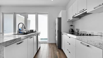 Townhouse Mewah, 3 kamar tidur, kolam renang pribadi, pemandangan kolam renang | Kopi dan/atau alat penyeduh kopi