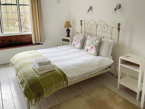 2 室のベッドルーム、WiFi (無料)、ベッドシーツ