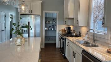 Nhà (The Harbor House) | Ngoại thất