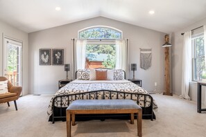 3 bedrooms, desk, iron/ironing board, travel crib