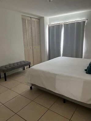 1 bedroom, iron/ironing board, WiFi, bed sheets - Miami Beach Getaway| Ocean & City Views + FastWiFi (Miami)