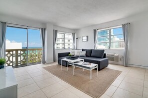 TV - Miami Beach Getaway| Ocean & City Views + FastWiFi (Miami)