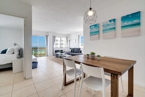 Dining - Miami Beach Getaway| Ocean & City Views + FastWiFi (Miami)
