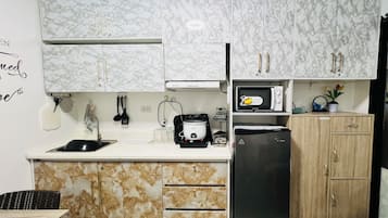 Fridge, microwave, stovetop, electric kettle