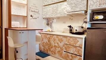 Fridge, microwave, stovetop, electric kettle