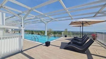 Indoor pool, outdoor pool