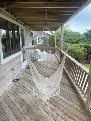 Terrace/patio - Three-bedroom house with views, decks, golf cart and home gym! (Ocracoke)