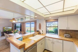 Fridge, microwave, oven, stovetop - Ground floor, AC, oceanview private Kapalua condo (Kapalua)