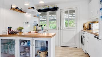 Fridge, stovetop, dishwasher, coffee/tea maker