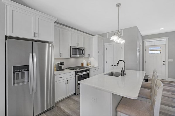 House (Anchors Away #48) | Exterior - Anchors Away #48 (Ottawa)