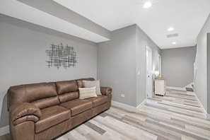 House (Anchors Away #48) | Exterior - Anchors Away #48 (Ottawa)