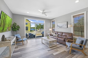 House (Anchors Away #48) | Exterior - Anchors Away #48 (Ottawa)