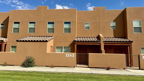Red Rock Views! I Pool & Hot Tub I Trailer Parking I Bike Storage