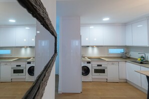 Micro-ondes, four, plaque de cuisson, lave-vaisselle