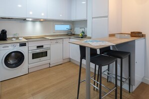 Mikrowelle, Ofen, Herdplatte, Geschirrspüler