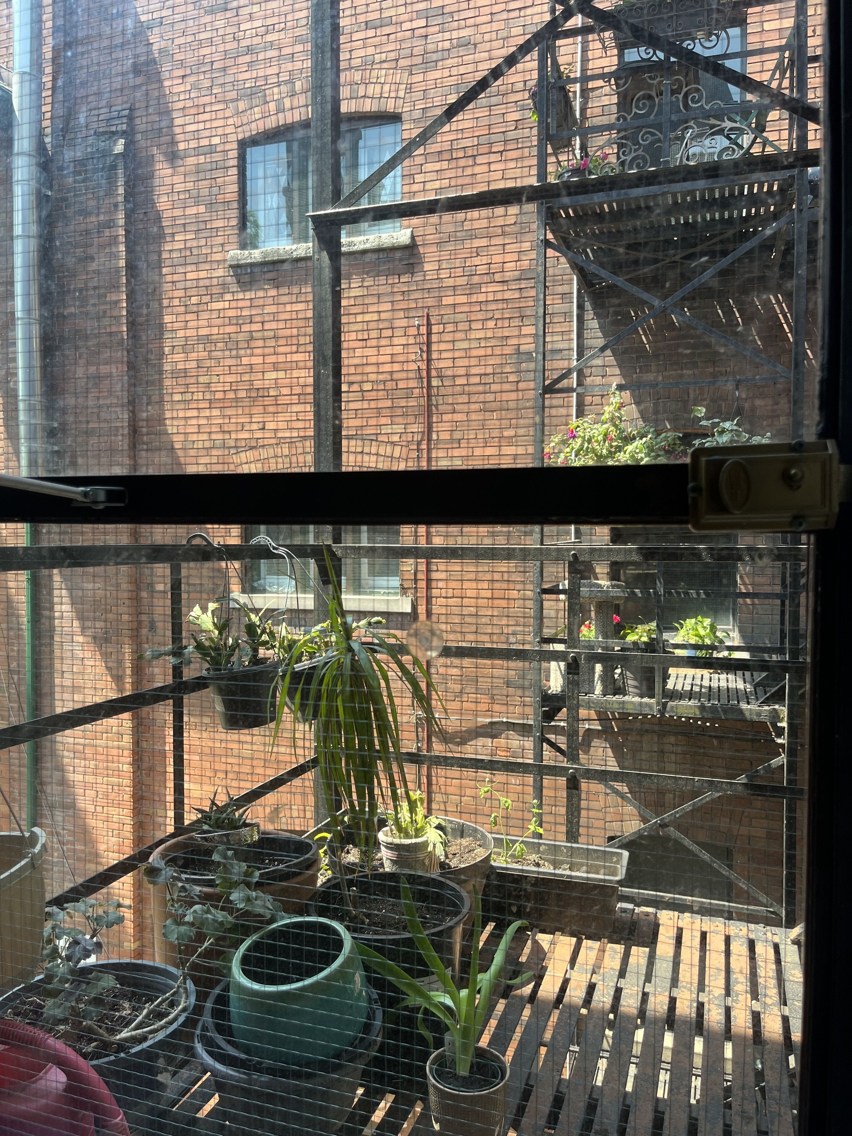 المنشأة من الداخل